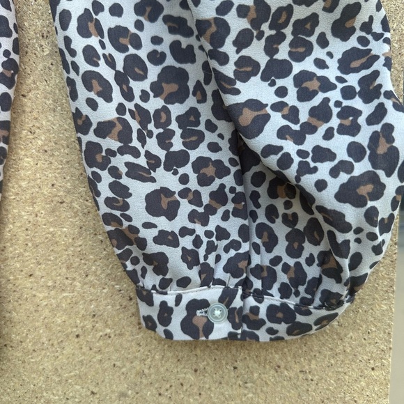 LOFT Black and White Relaxed Boxy Blouse Animal Print Size 24 Plus - Picture 3 of 7